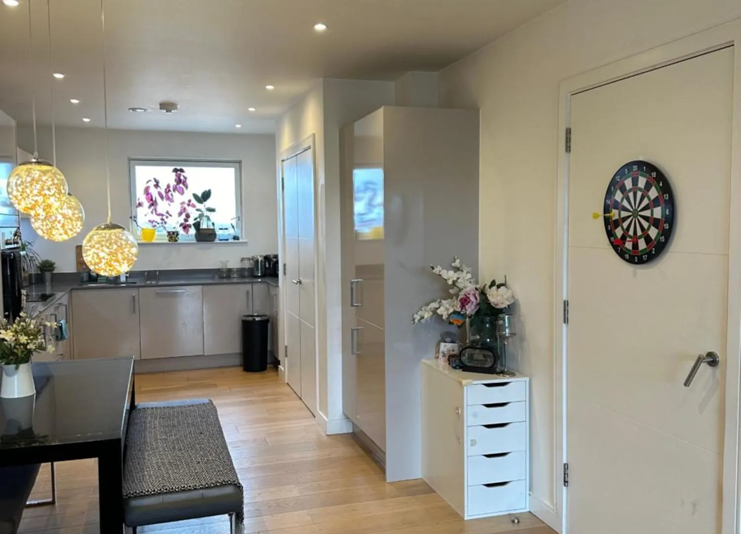 Luxury 3 Bedroom Flat In Stratford, London Apartment