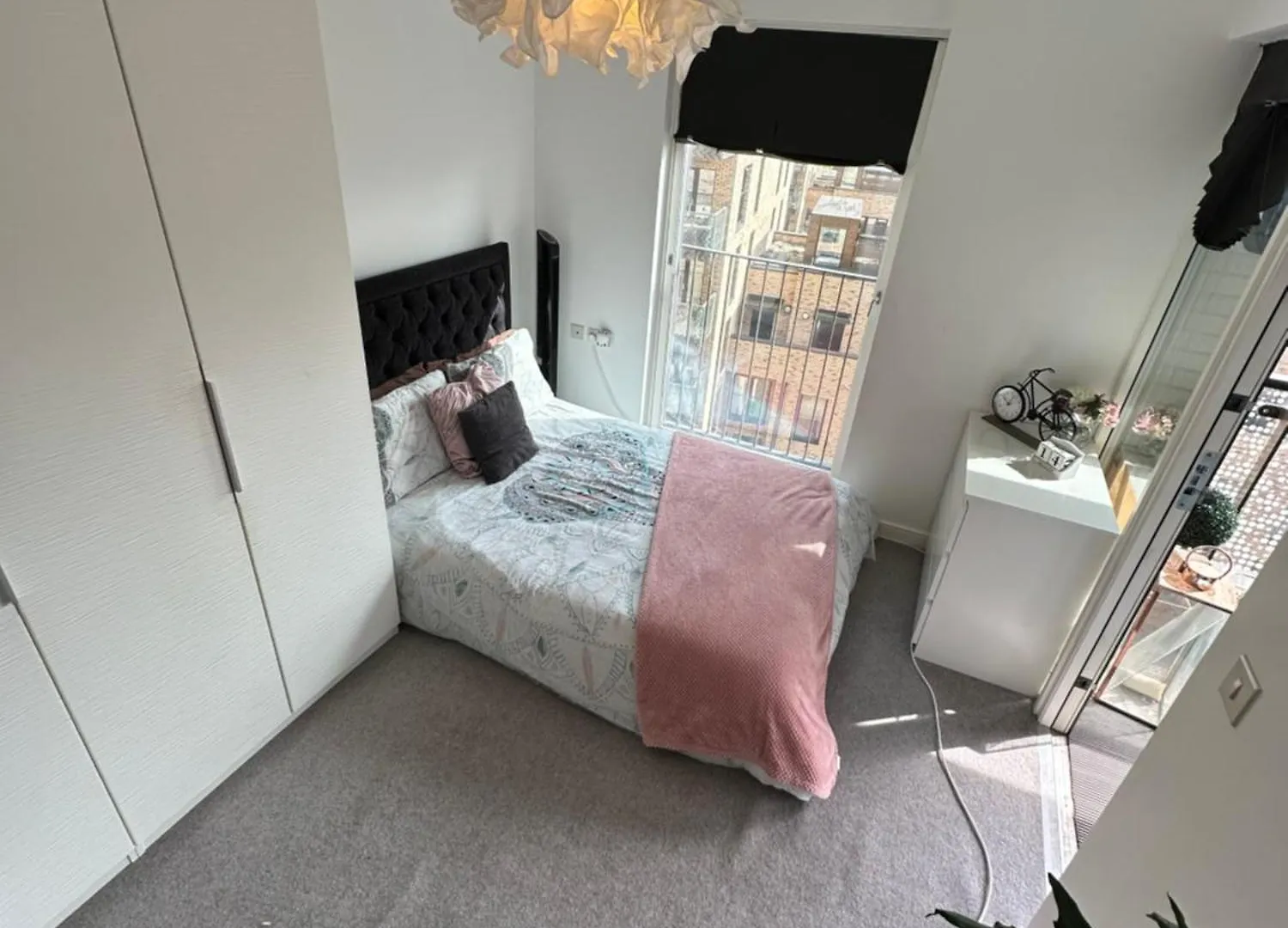 Luxury 3 Bedroom Flat In Stratford, London Apartment