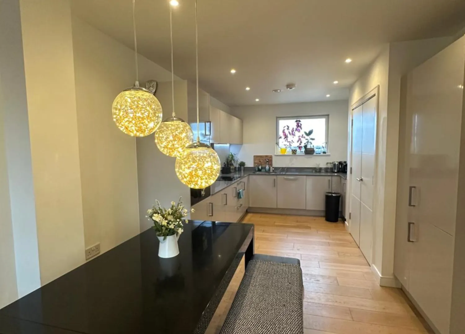 Luxury 3 Bedroom Flat In Stratford, London