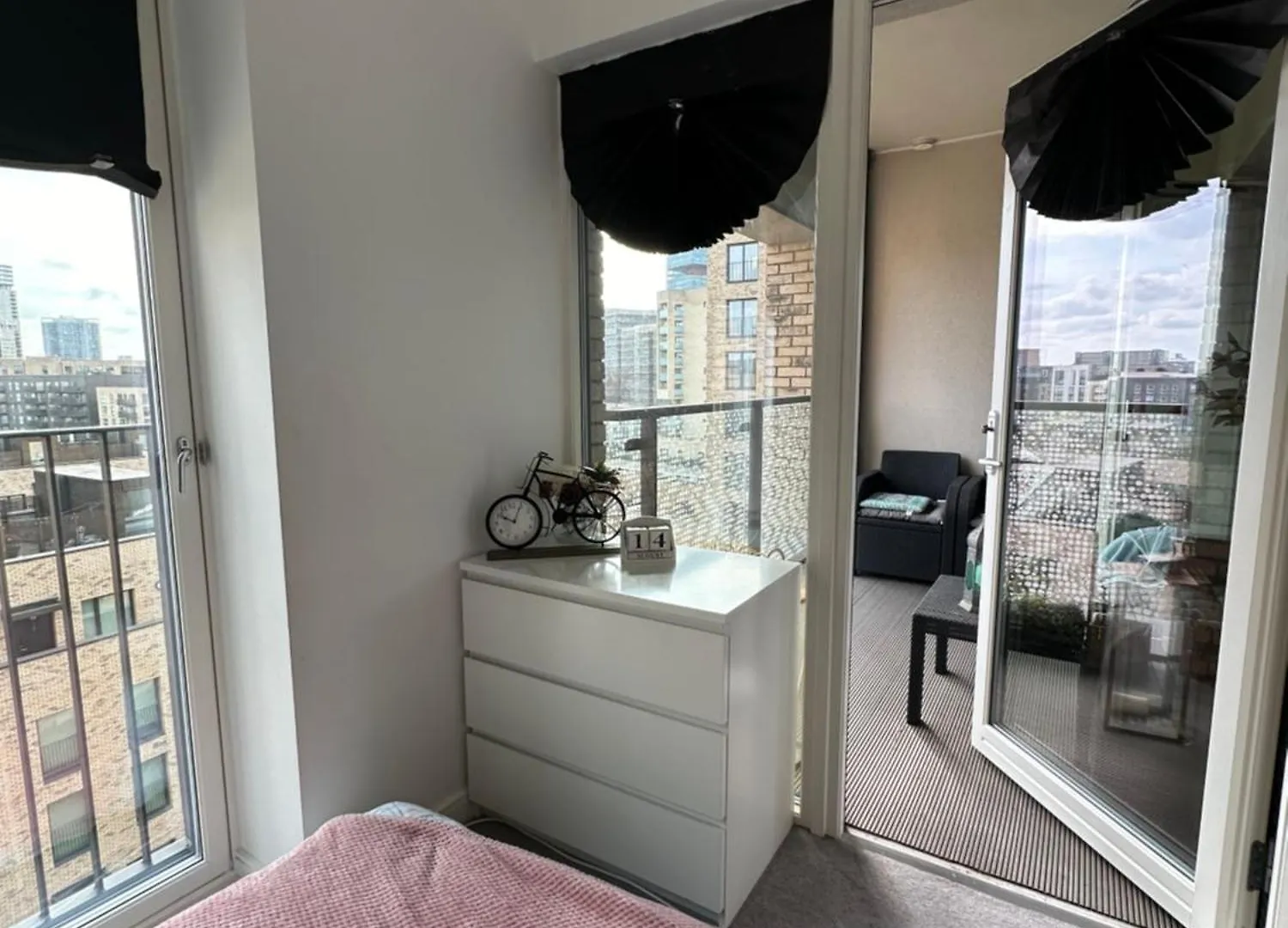 Luxury 3 Bedroom Flat In Stratford, London