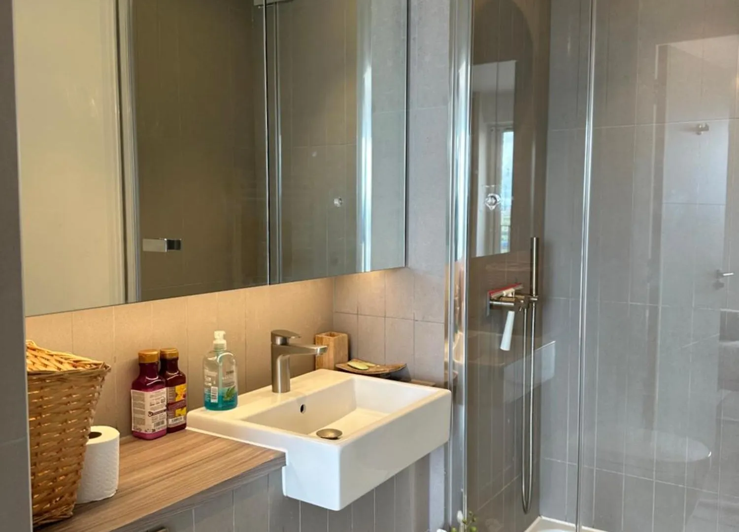 Luxury 3 Bedroom Flat In Stratford, London Apartment
