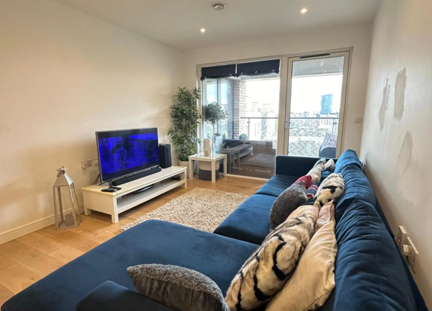 Luxury 3 Bedroom Flat In Stratford, London