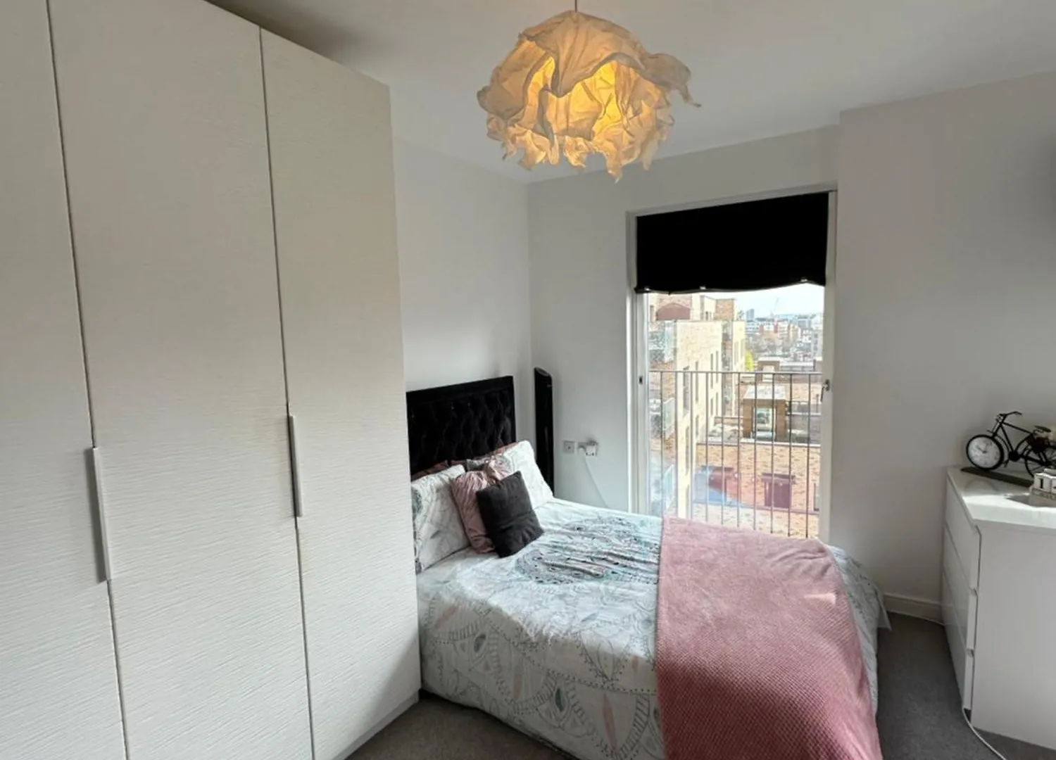 Luxury 3 Bedroom Flat In Stratford, London