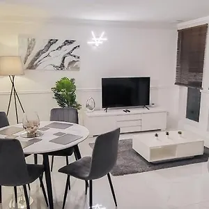 https://2-bed-apartment-canary-wharf-morland-apartments.brighton-hotels-england.com