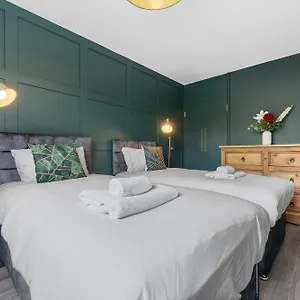  Apartment Spacious 3 Bedroom Whitechapel With Garden By Gold