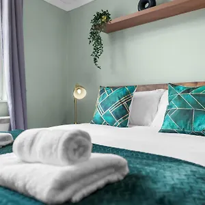  Apartment Chic 2 Bedroom Near Liverpool Street By Gold