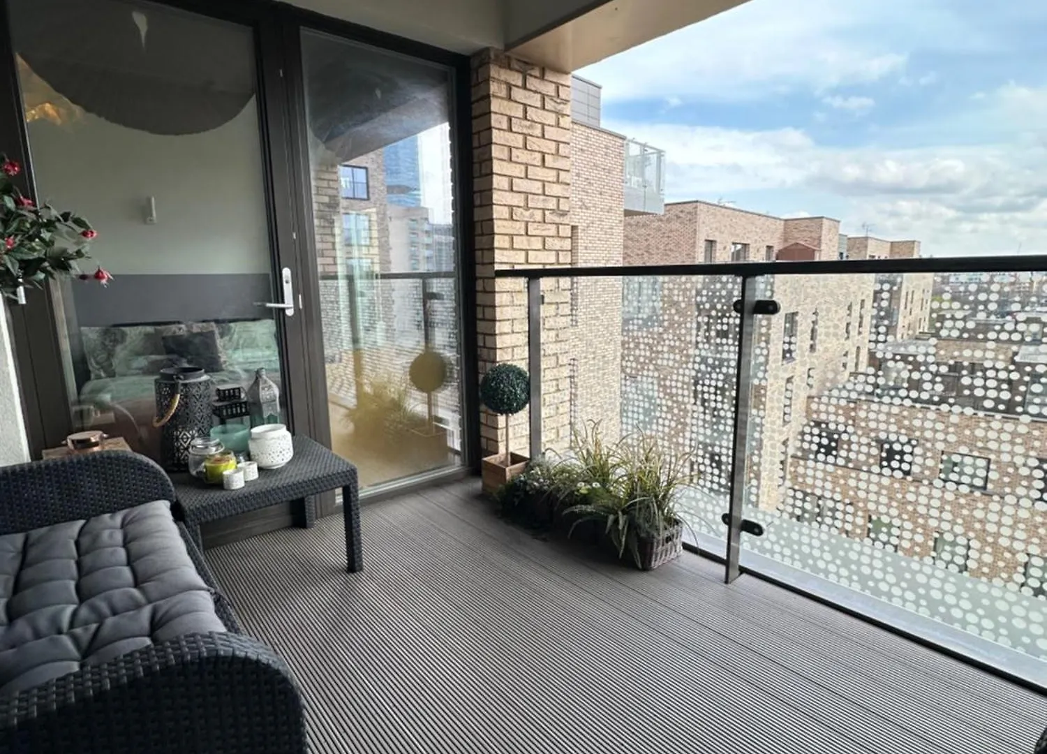 Luxury 3 Bedroom Flat In Stratford, London