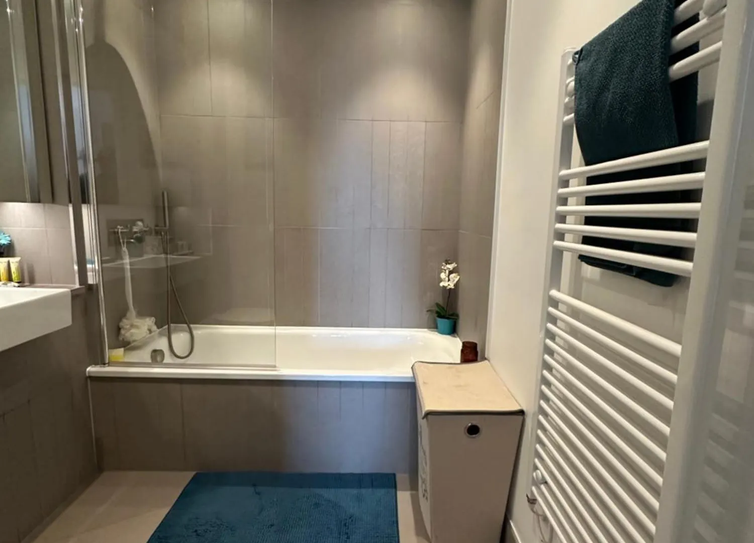 Luxury 3 Bedroom Flat In Stratford, London