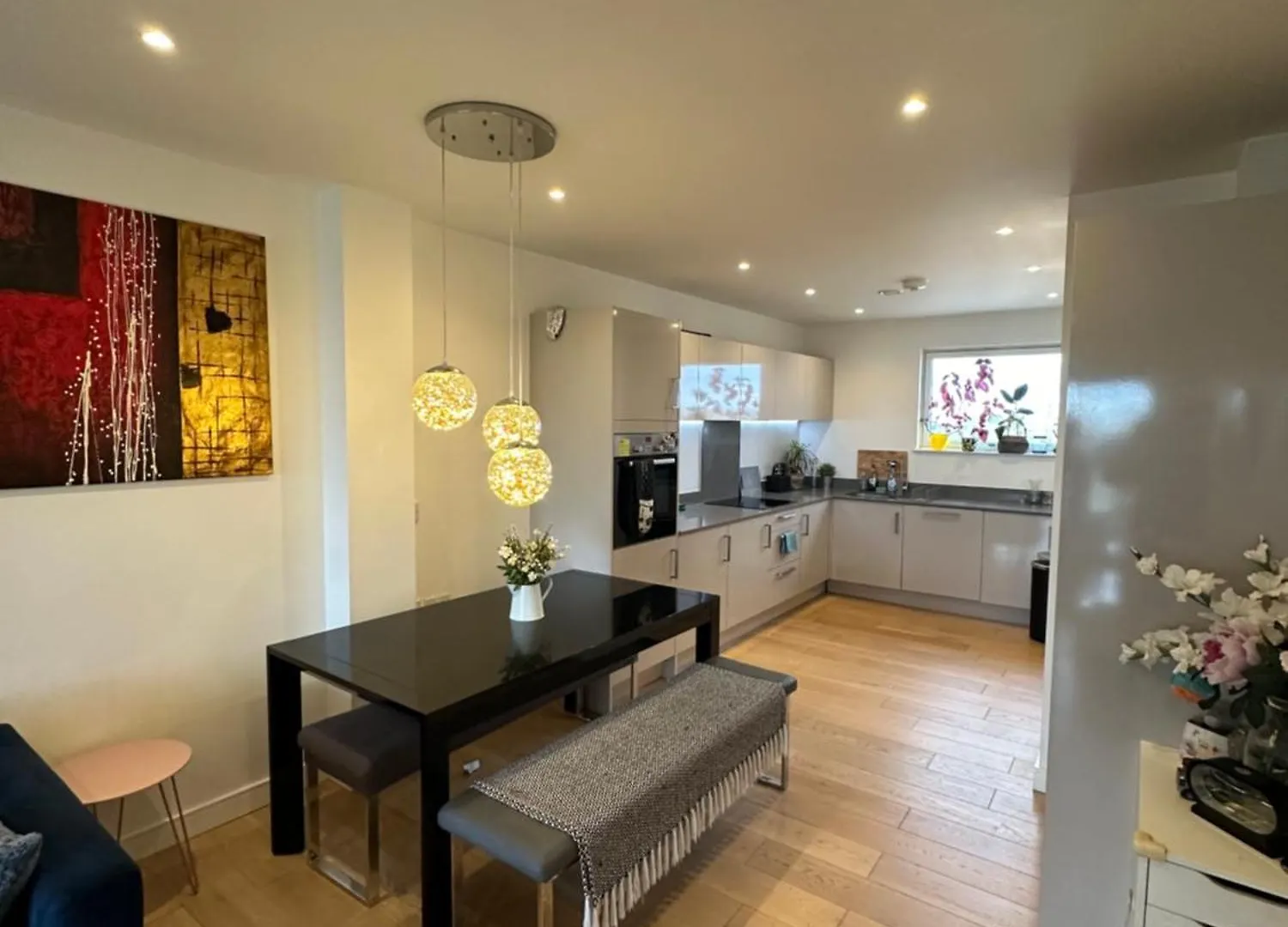 Luxury 3 Bedroom Flat In Stratford, London