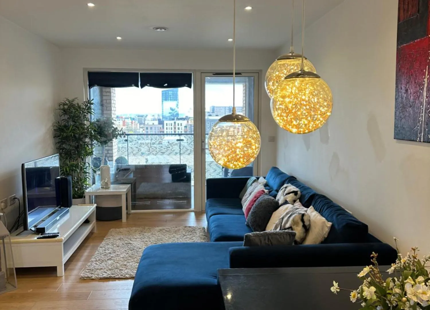 Luxury 3 Bedroom Flat In Stratford, London contacts