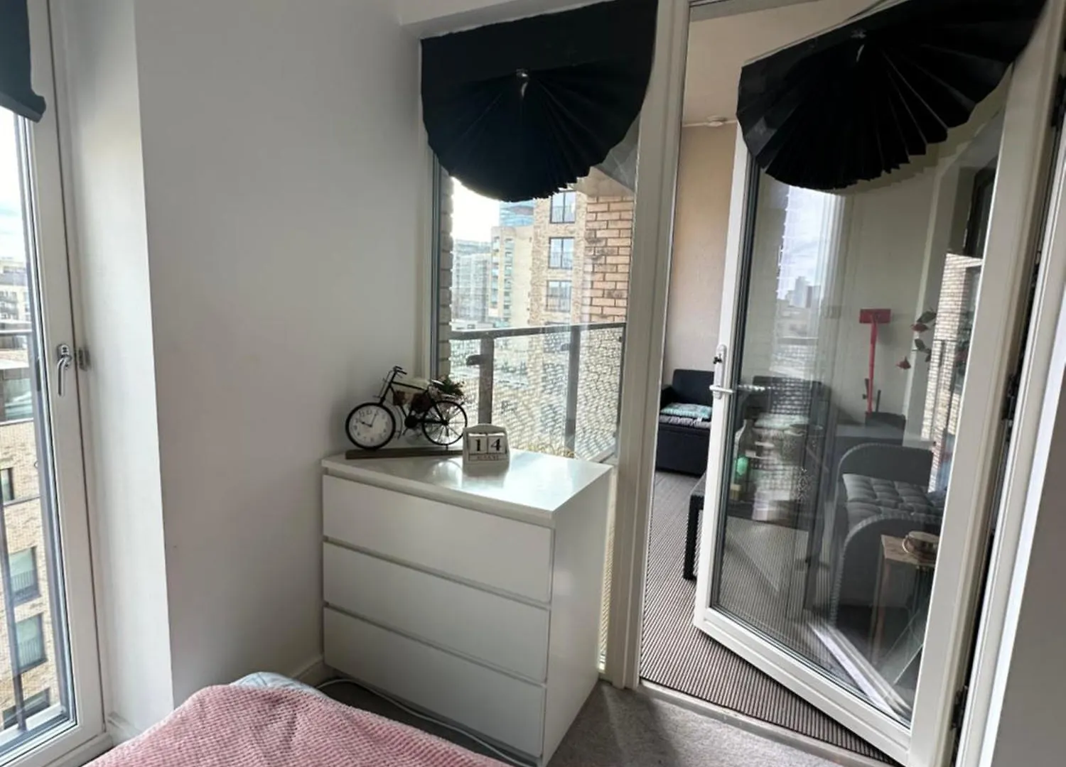 Luxury 3 Bedroom Flat In Stratford, London Apartment