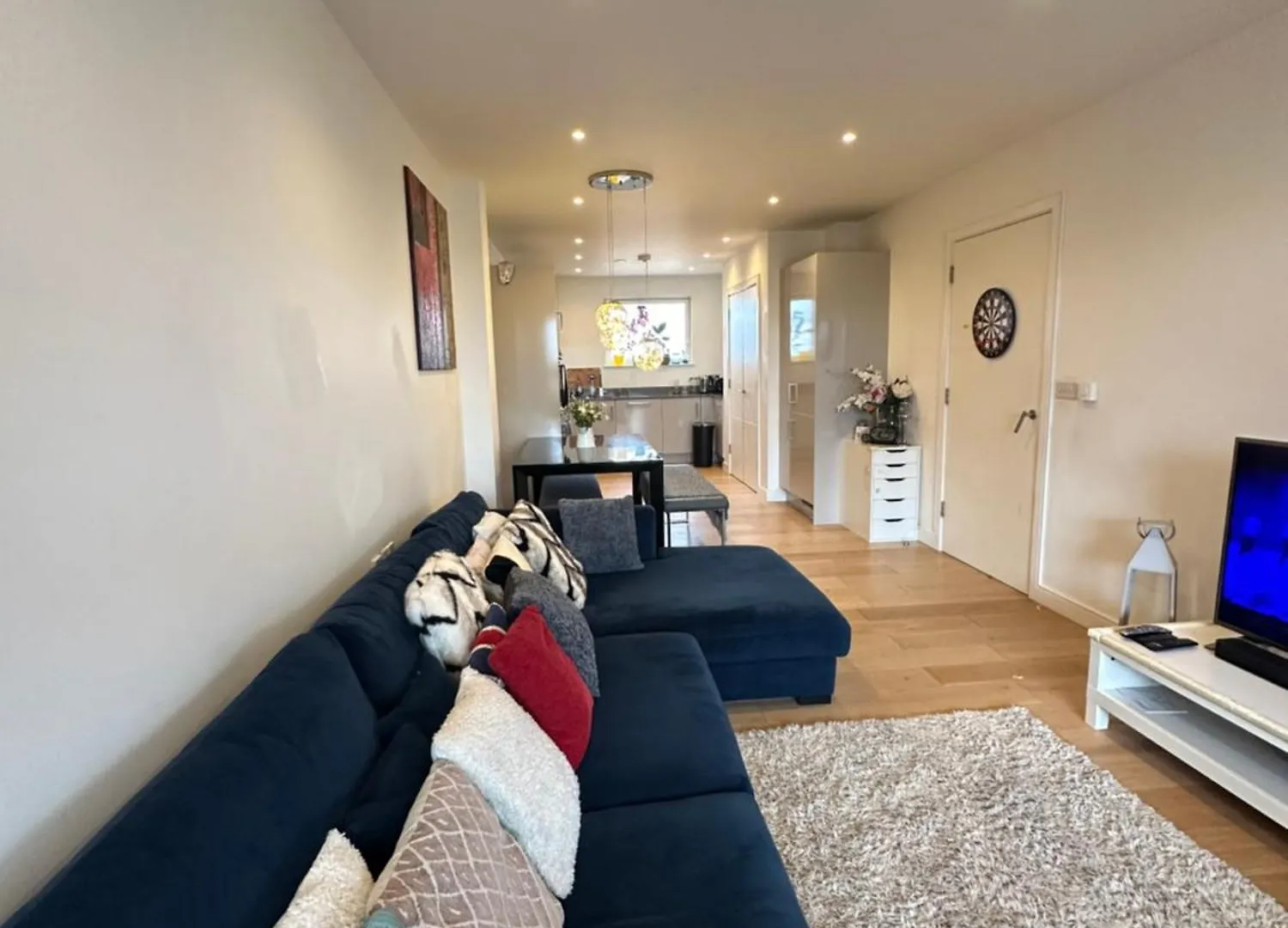 Luxury 3 Bedroom Flat In Stratford, London